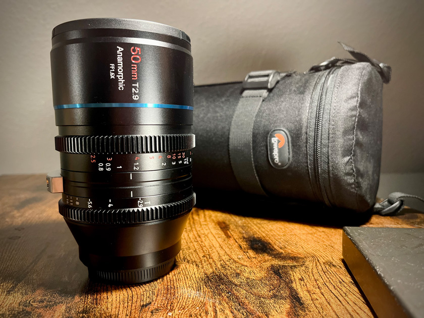 SIRUI Venus 50mm Anamorphic – Objektiv mit Tasche
