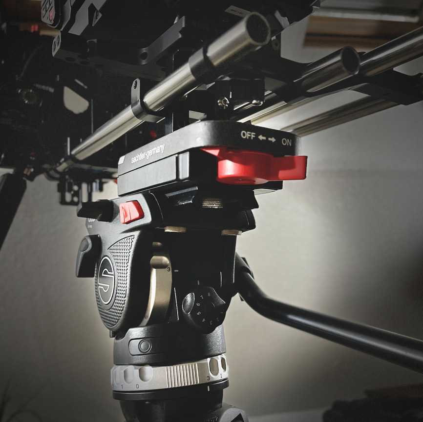 Blackmagic URSA Mini Pro – Sachtler Stativkopf Detail