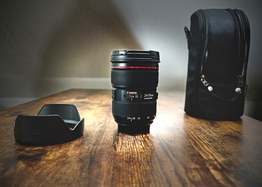 Canon EF 24-70mm – mit Streulichtblende und Tasche